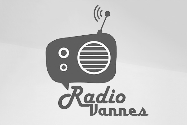 logo de radio vannes, une radio locale crée et lancée par Jean-Marie PERON
